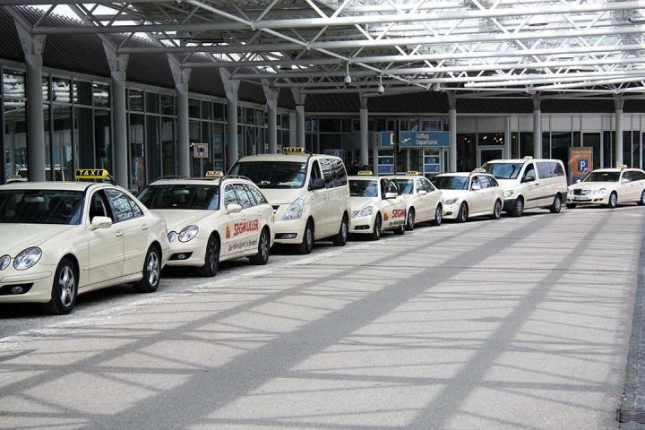 Service de taxi pour vous emmener vers ou depuis l’aéroport